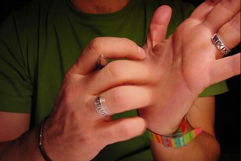 What causes itchy palms and what is the meaning, superstition and myth
